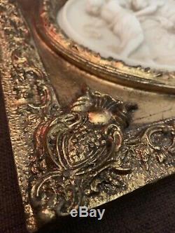 Enrico Braga Style Cherub Angel Carved Circular Wall Plaque Gold Leaf Gilt frame